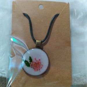 Resin flower necklace